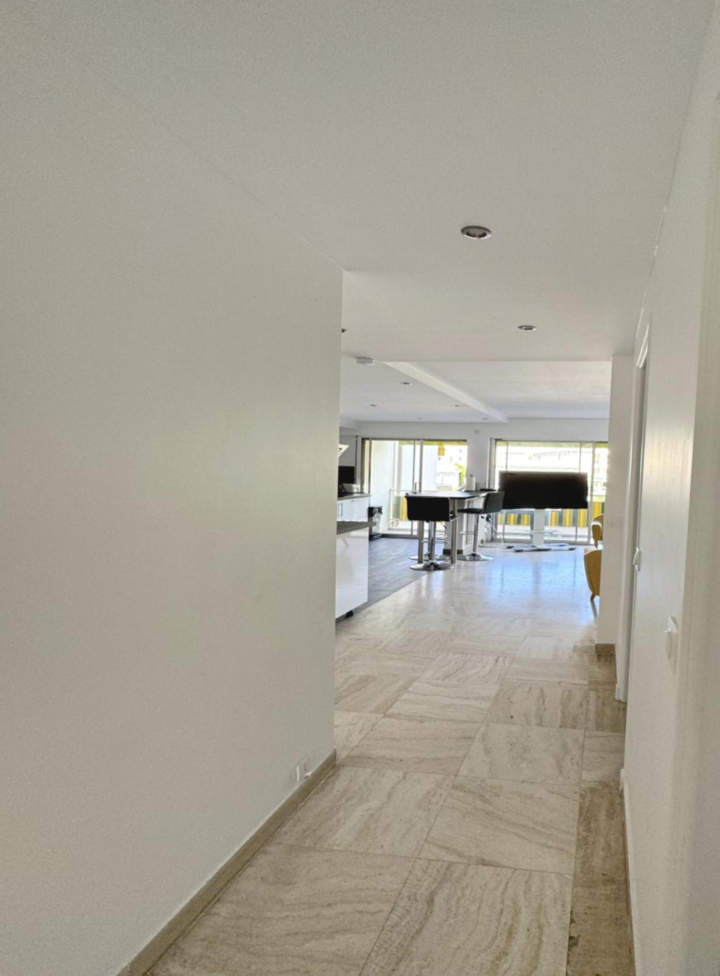 Charming 2 , 52 M2, Very Spacious, Bright And Near Sea Martinez Appartamento