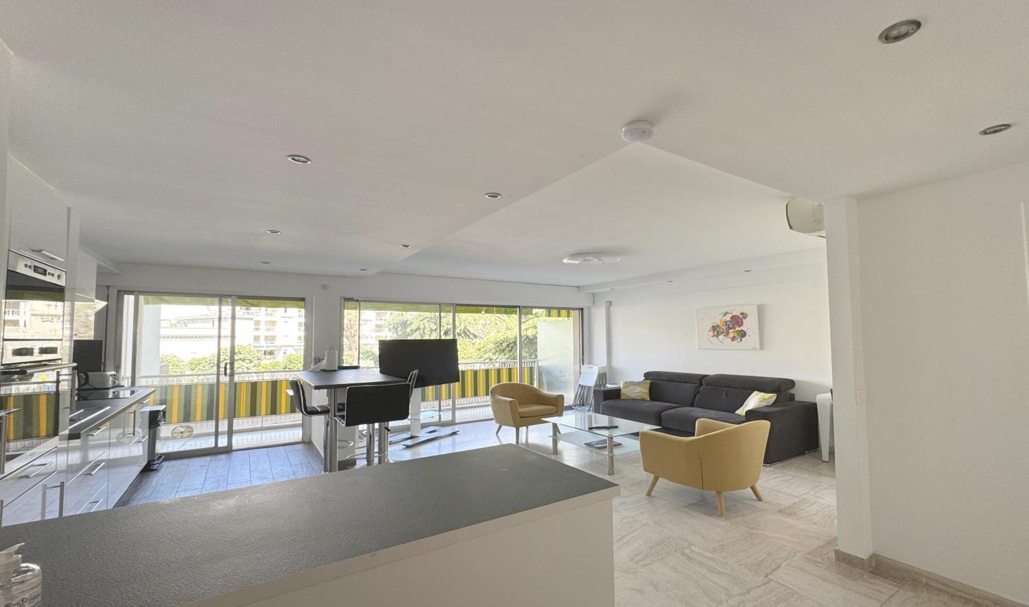 Charming 2 , 52 M2, Very Spacious, Bright And Near Sea Martinez